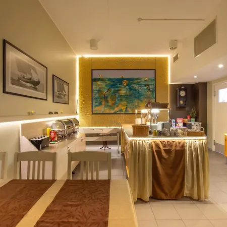 Hotel Carolina 2*