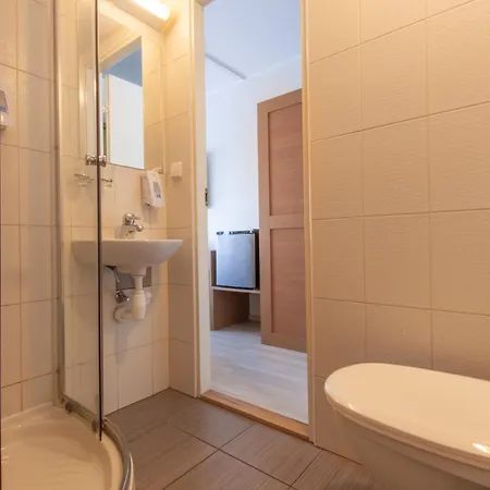 Hotel Carolina 2*