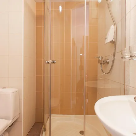 Hotel Carolina 2*